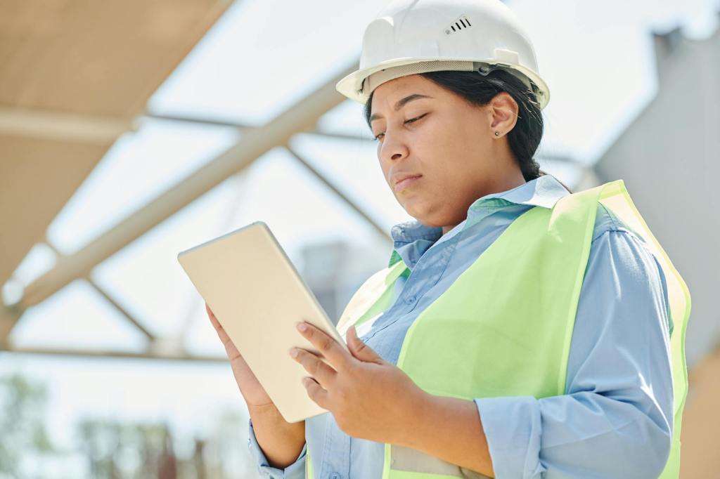 Understanding the Real Costs of Starting a Career in UK&nbsp;Construction